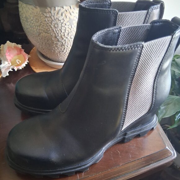 Sorel Women's Joan of Arctic Wedge III Chelsea Boots in black leather - Picture 6 of 11